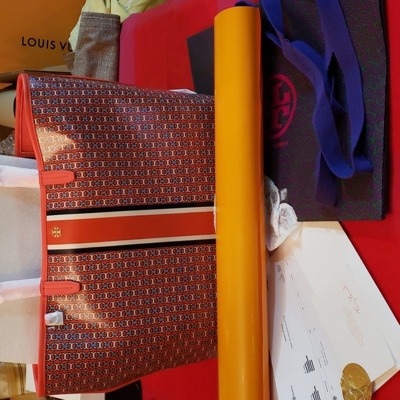 Gemini Tory Burch - Picture 1 of 12